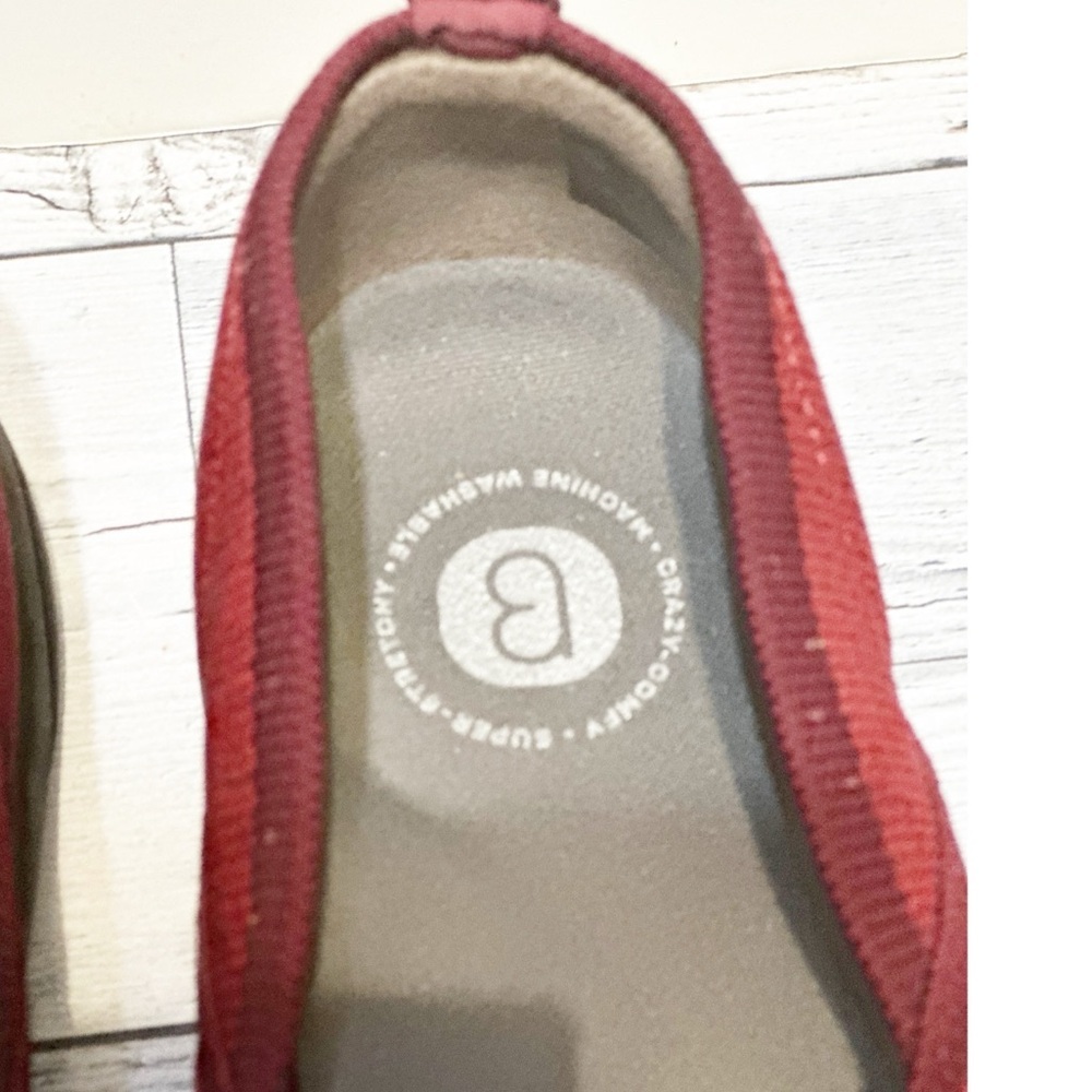 BZees Legacy Slip On Red Knit Memory Foam Shoes NWOT Sz 7. - Picture 4 of 6
